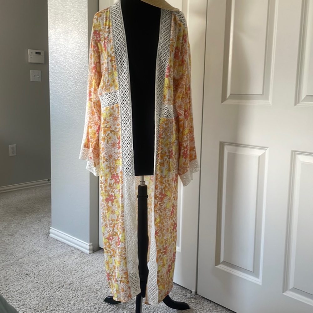 NWOT Idyllwind Fueled by Miranda Lambert Yellow Floral & Lace Duster Kimono - Picture 1 of 7